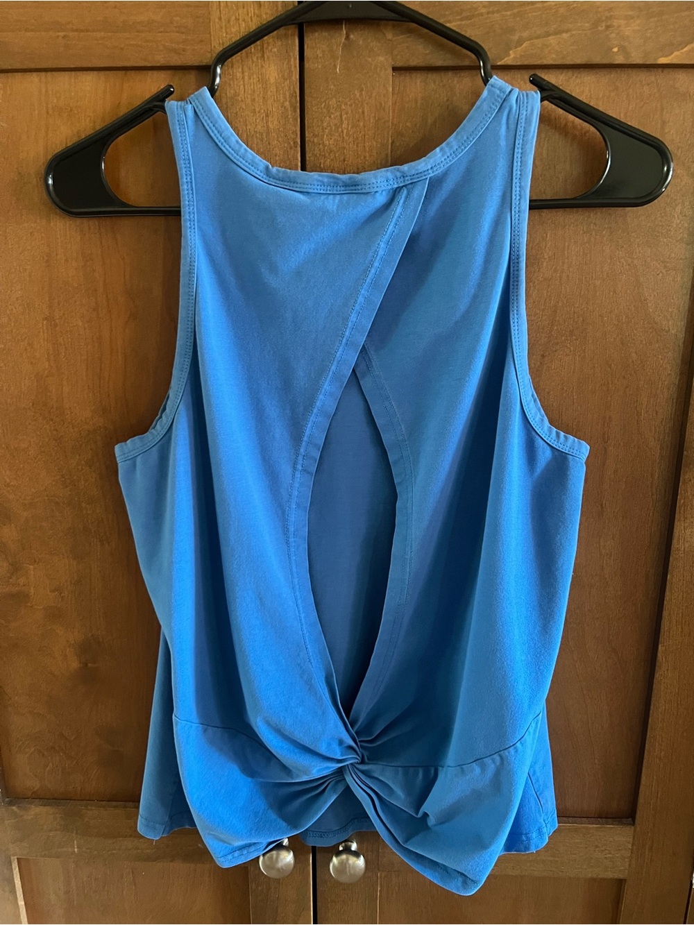 Open-Back Twist Hem Tank Top in Blue